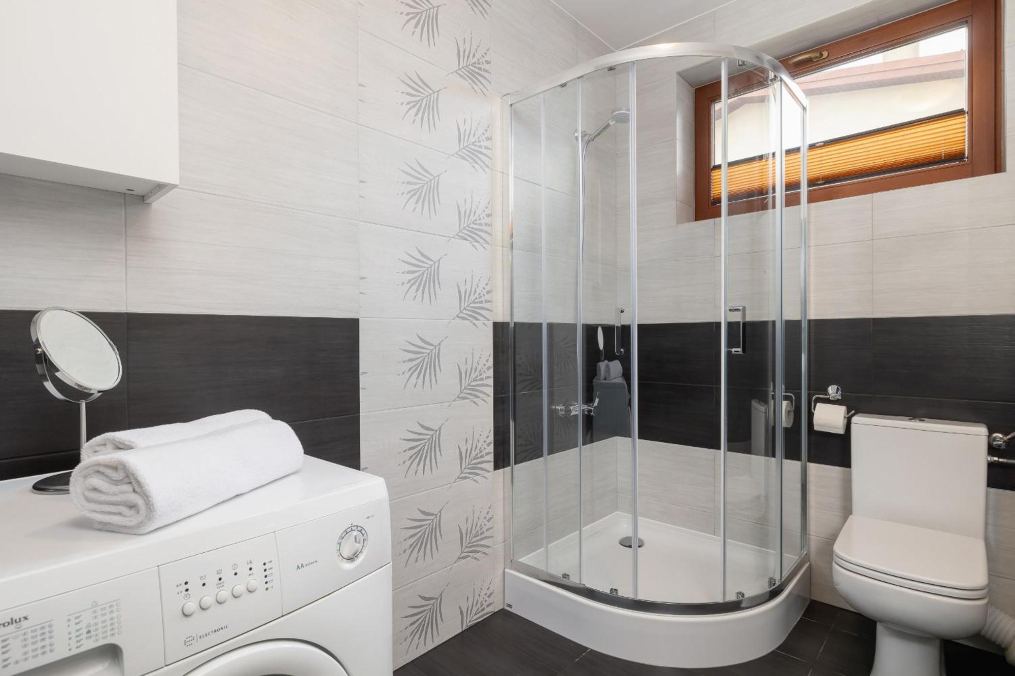 Stylish Apartment With Balcony & Parking Cracow By Noclegi Renters Краков Экстерьер фото
