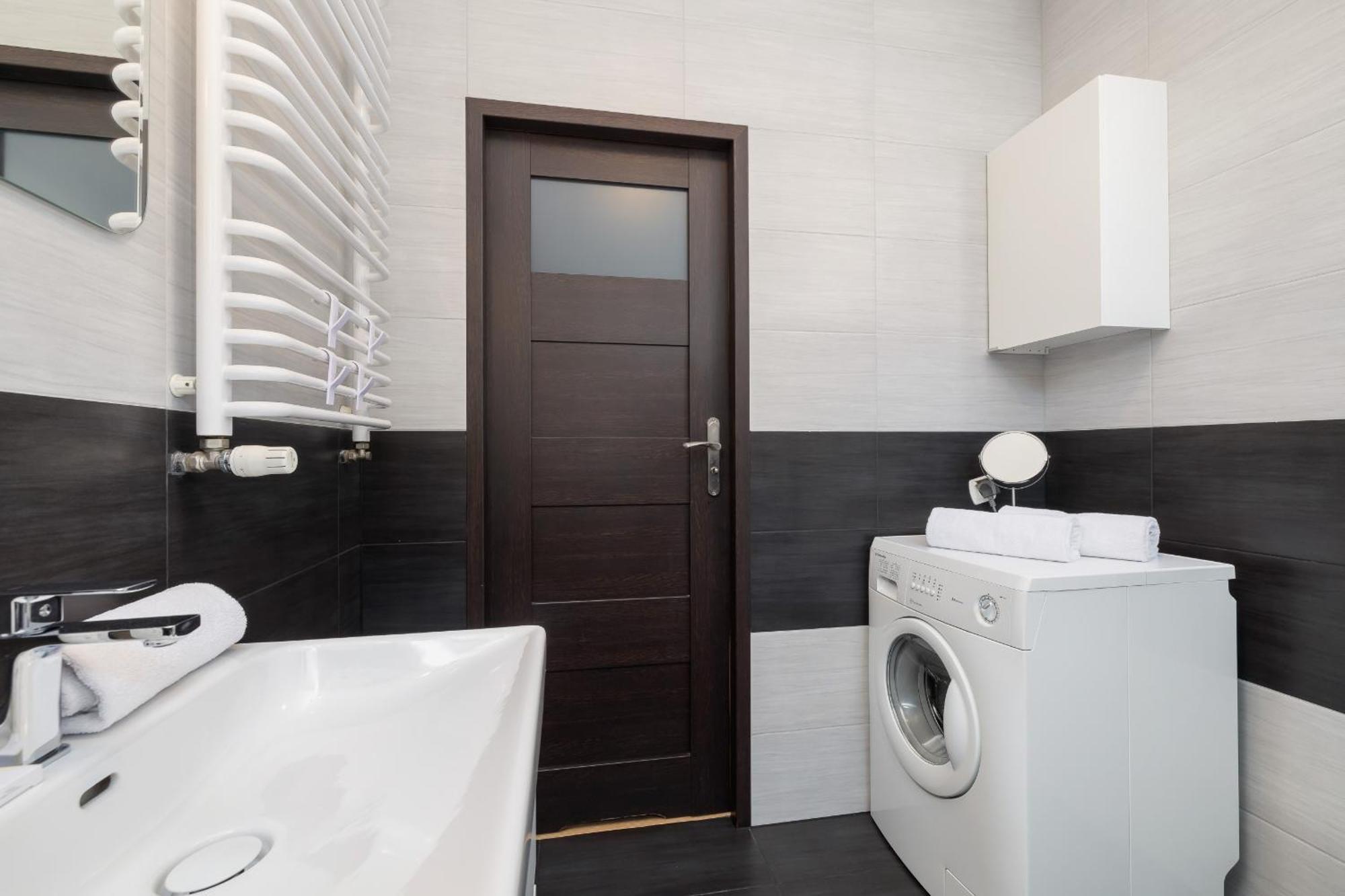 Stylish Apartment With Balcony & Parking Cracow By Noclegi Renters Краков Экстерьер фото